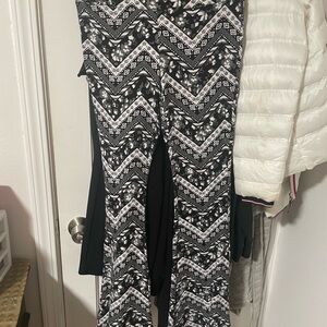 Black & White Chevron Floral Flared / Wide-Leg Pants